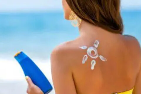 women applying sunscreen